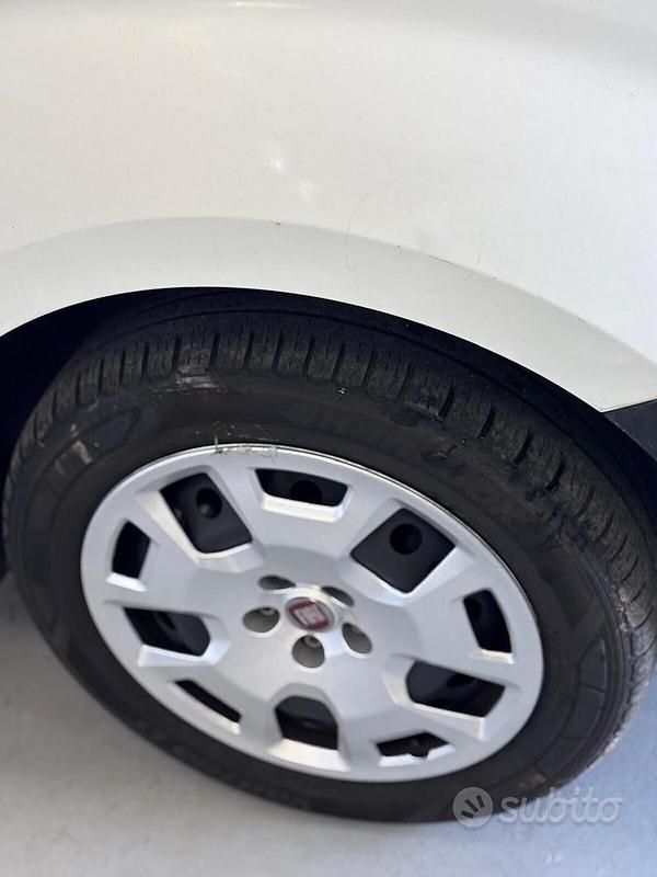 Usata Fiat Doblò Easy 120 CV (88 kW) 2019 Bianco Monovolume