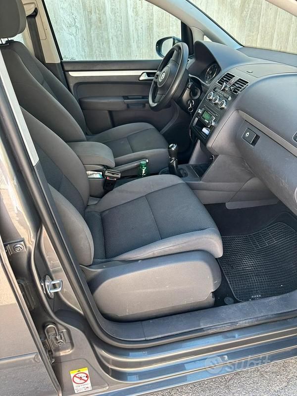 Usata VW Touran 102 CV (75 kW) 2014 Grigio Monovolume