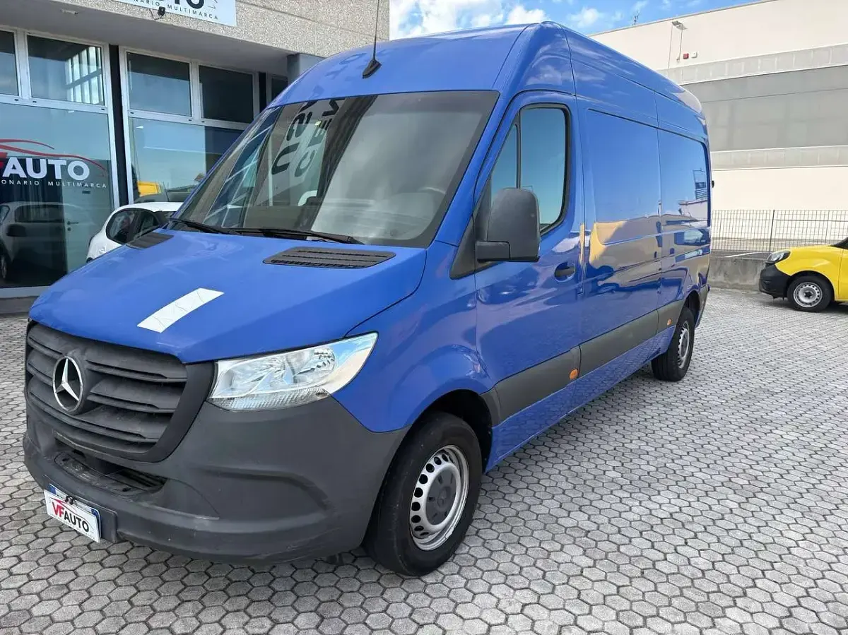 Usata Mercedes Sprinter 114 CV (83 kW) 2020 Blu/azzurro Furgone
