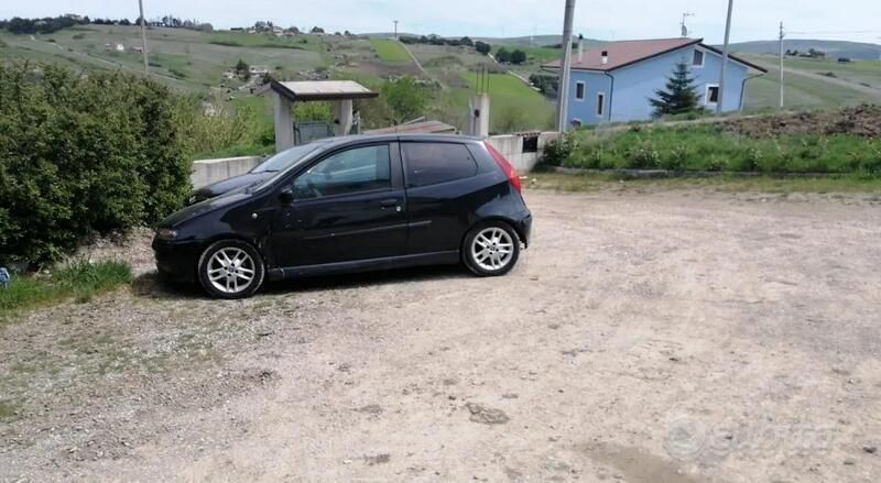 Usata 2004 Fiat Punto Due volumi | 1000 € (Buon prezzo) - Immagine 1/2