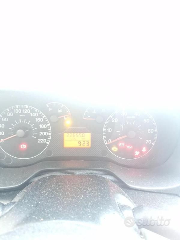 Usata Fiat Grande Punto 65 CV (47 kW) 2006 Grigio Utilitaria