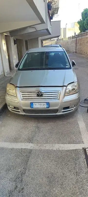 Usata Toyota Avensis 116 CV (85 kW) 2004 Grigio Berlina