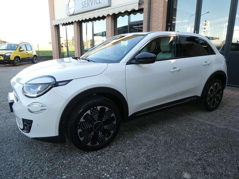 Usata Fiat 600 La Prima 101 CV (74 kW) 2025 Nero cinema SUV