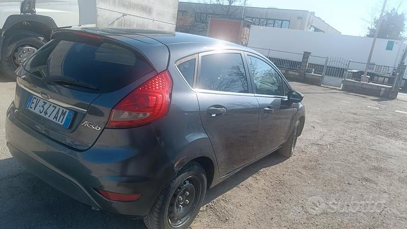 Usata Ford Fiesta 2008 Grigio Utilitaria