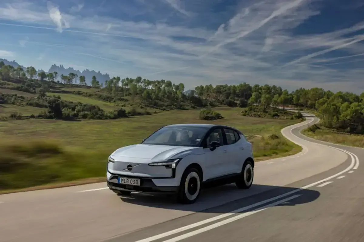 Nuova Volvo EX30 Single Motor 75 kW (102 CV) 2025 Argento SUV
