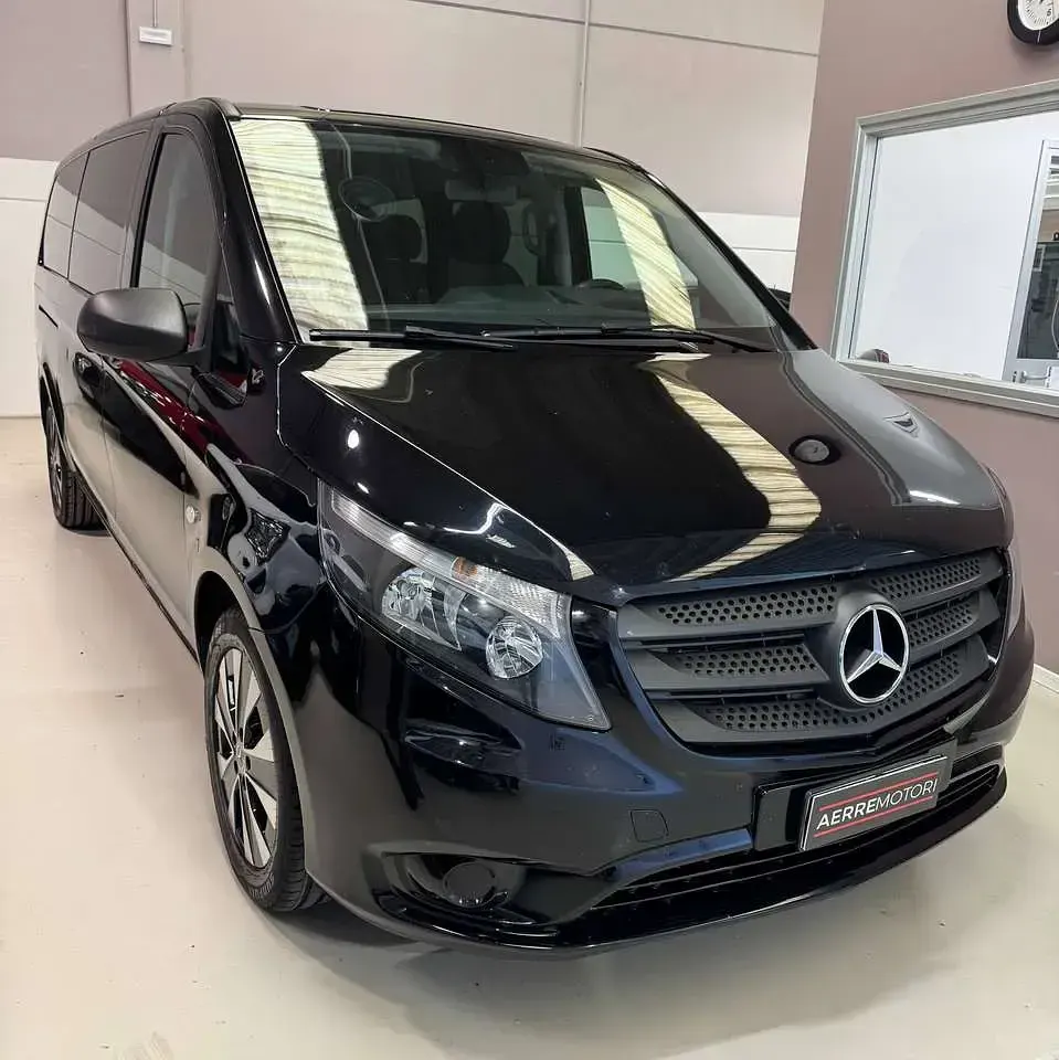 Usata Mercedes Vito 136 CV (100 kW) 2021 Nero ossidiana Furgone