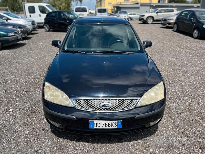 Usata Ford Mondeo Ghia 130 CV (95 kW) 2006 Blu Berlina