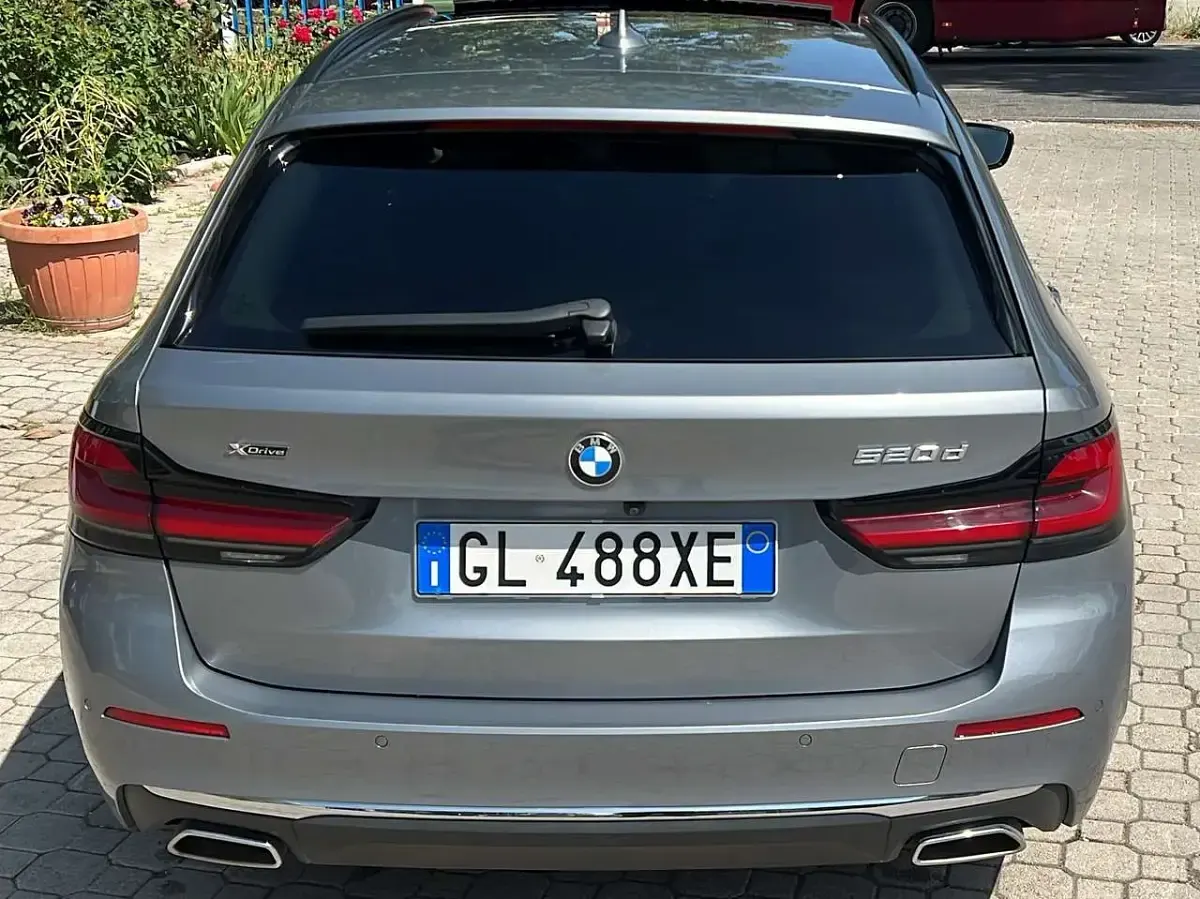 Usata BMW 520 Luxury Line 190 CV (139 kW) 2022 Grigio Station wagon
