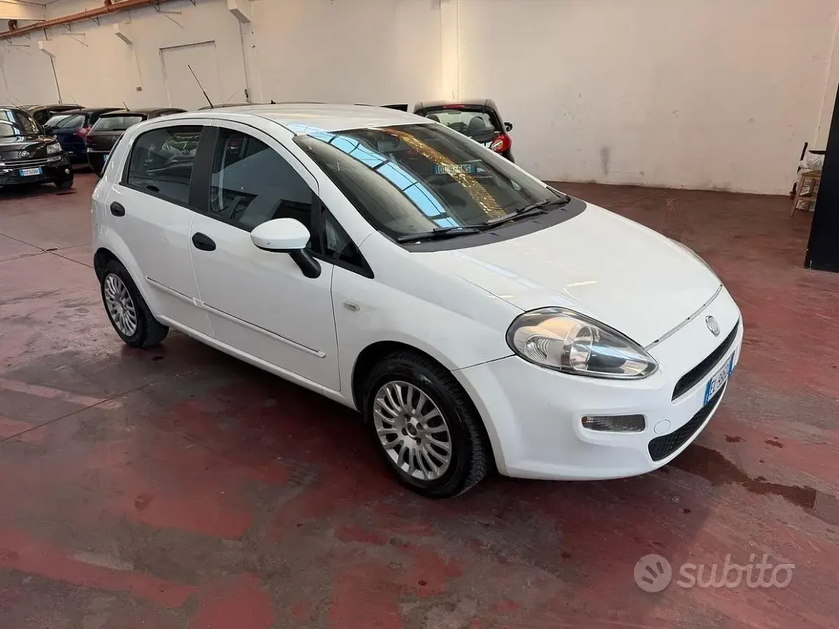 Occasion Fiat Punto Lounge 77 ch (56 kW) 2012 Blanc Citadine