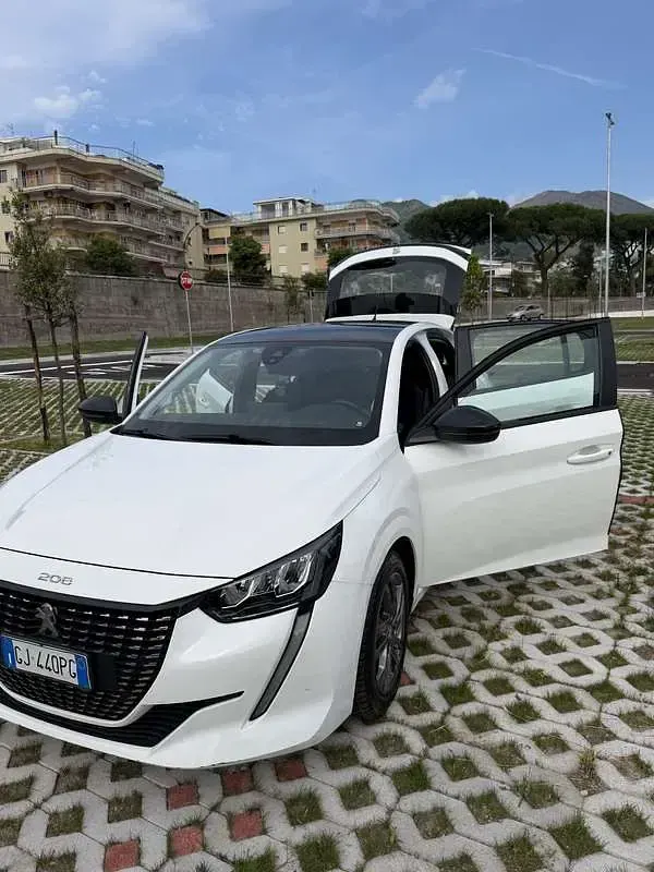 Usata Peugeot 208 Active 75 CV (55 kW) 2021 Bianco Utilitaria