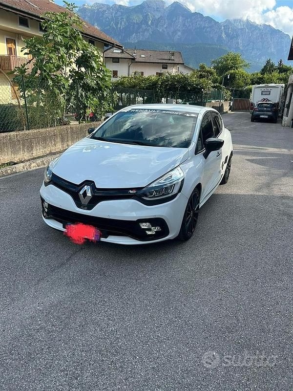 Second-hand Renault Clio IV Trophy 220 CP (161 kW) 2018 Alb Berlinǎ