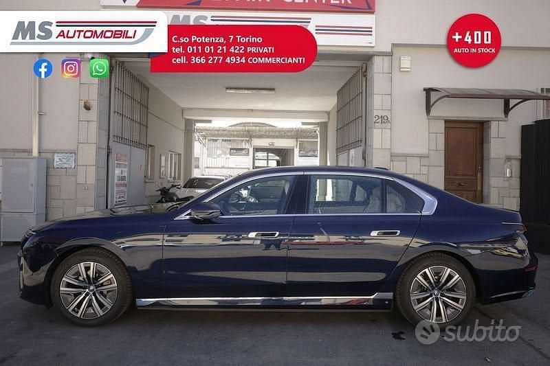 Usata BMW i7 135 kW (184 CV) 2023 Blu scuro Berlina
