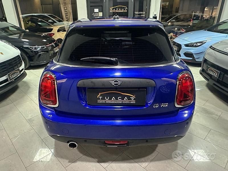 Begagnad Mini ONE 102 HK (75 kW) 2020 Blå Halvkombi