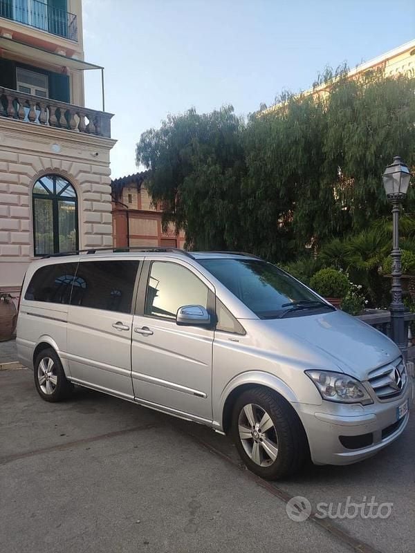 Begagnad Mercedes Viano 163 HK (119 kW) 2011 Grå Minibuss