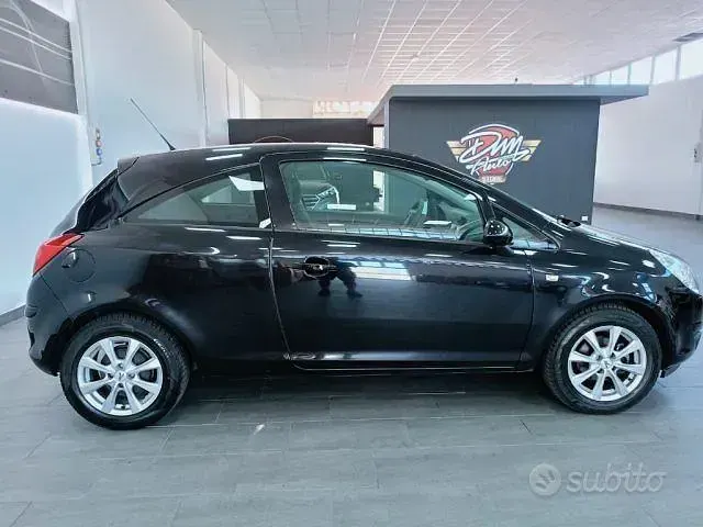 Usata Opel Corsa Enjoy 90 CV (66 kW) 2009 Nero Utilitaria