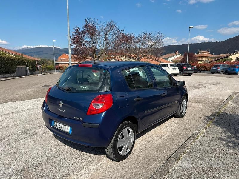 Usata Renault Clio II 2005 Blu Berlina