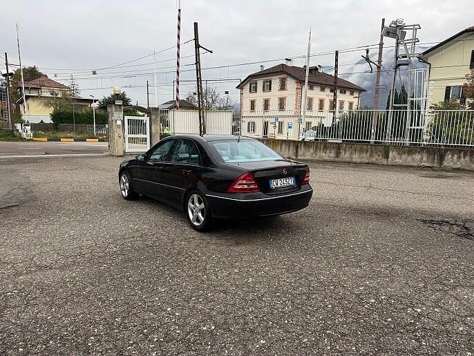 Usata Mercedes C320 Avantgarde 224 CV (164 kW) 2005 Nero Berlina