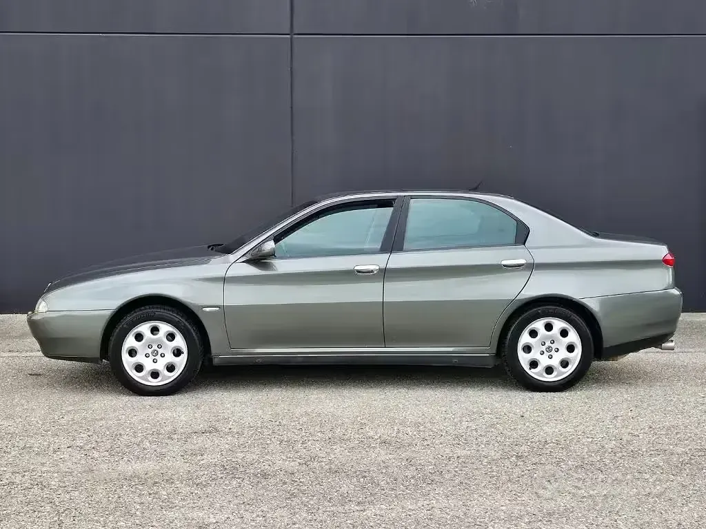 Usata Alfa Romeo 166 Progression 150 CV (110 kW) 2001 Grigio Berlina