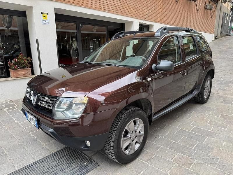 Usata Dacia Duster Lauréate 115 CV (84 kW) 2017 Rosso SUV