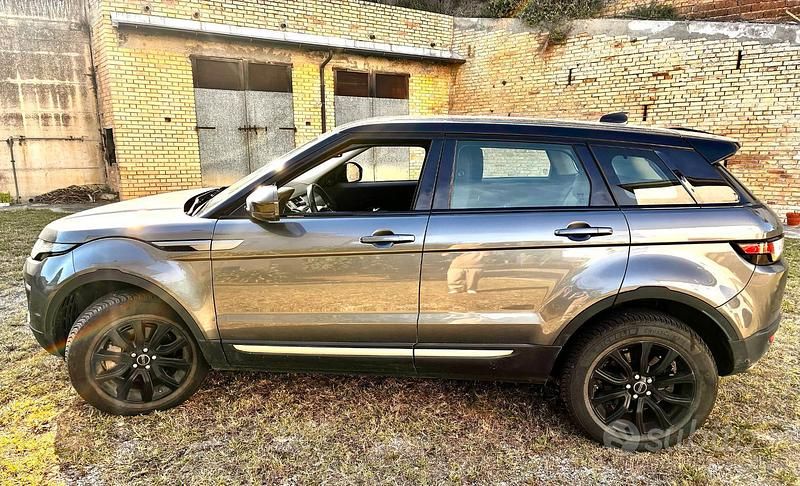 Usata Land Rover Range Rover evoque 2018 Grigio SUV