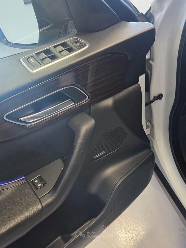 Usata Jaguar F-Pace Portfolio 180 CV (132 kW) 2018 Bianco SUV