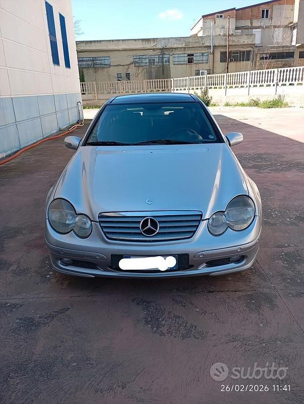 Usata Mercedes C200 163 CV (119 kW) 2001 Grigio Coupé