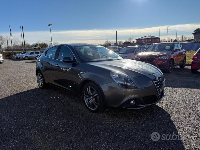 Usata Alfa Romeo Giulietta Exclusive 105 CV (77 kW) 2014 Grigio Berlina