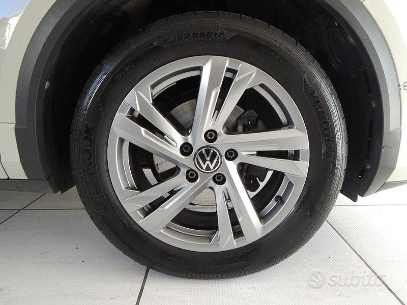 Usata VW T-Roc R-line 116 CV (85 kW) 2024 Beige SUV