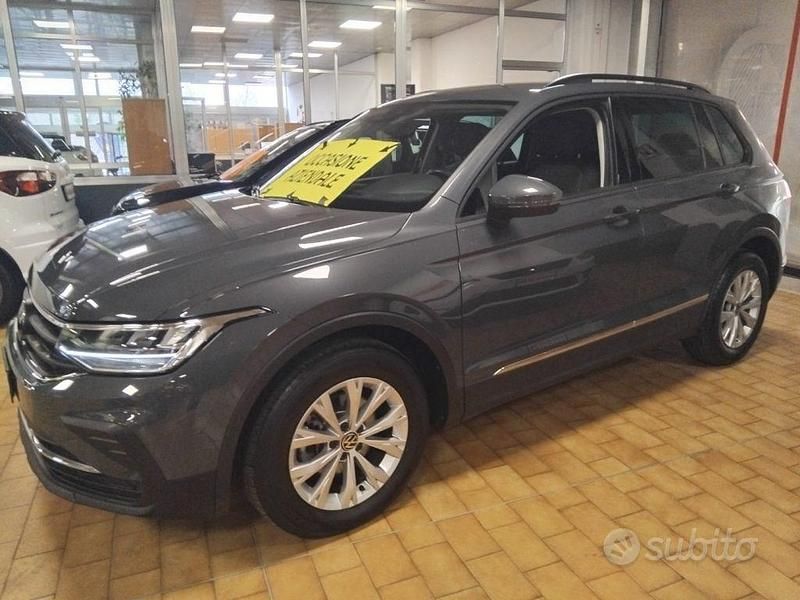 Usata VW Tiguan Life 150 CV (110 kW) 2022 Dolphin grey / metallizzato SUV