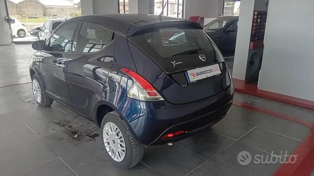 Usata Lancia Ypsilon Gold 80 CV (58 kW) 2017 Blu Utilitaria