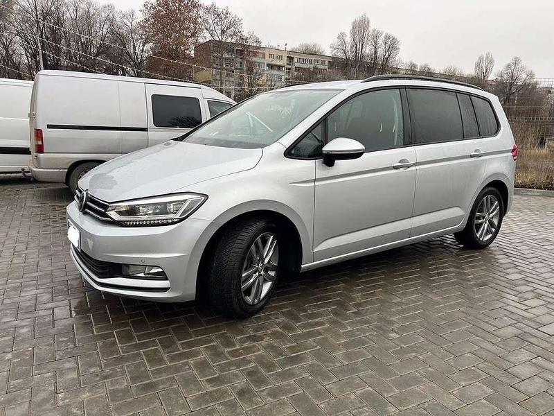 Usata VW Touran Trendline 116 CV (85 kW) 2017 Grigio Monovolume