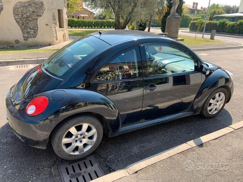 Usata VW New Beetle 105 CV (77 kW) 2008 Nero Utilitaria