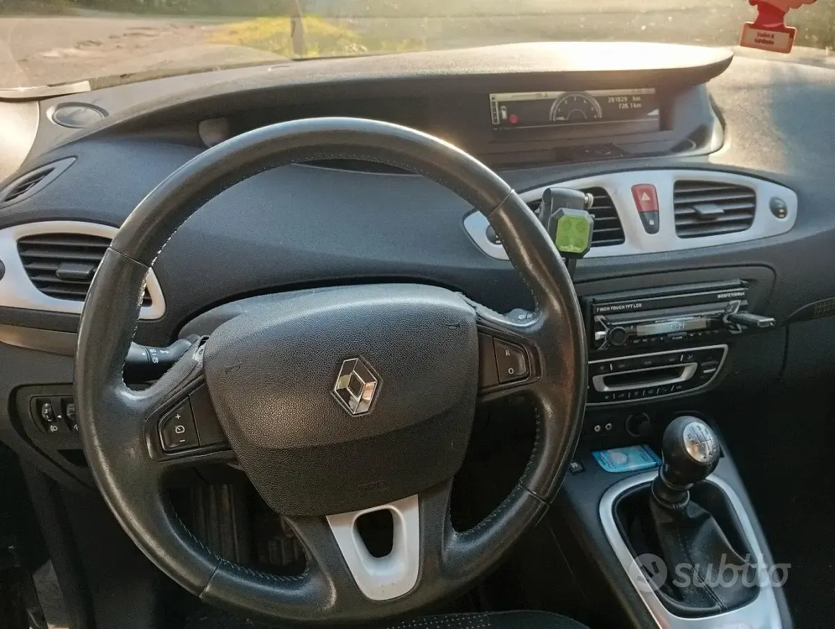 Usata Renault Scénic III 110 CV (80 kW) 2009 Nero Monovolume