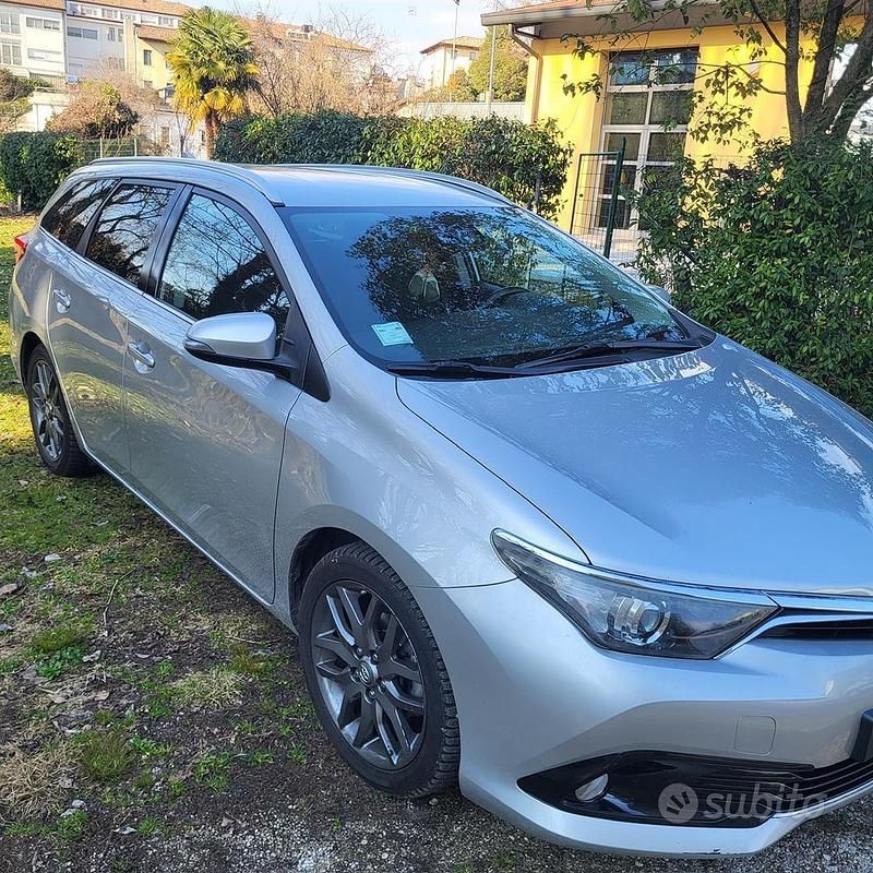 Usata Toyota Auris 112 CV (82 kW) 2015 Grigio Station wagon