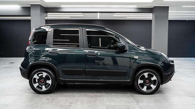 Usata Fiat Panda Cross Cross 69 CV (50 kW) 2024 Verde scuro perlato metall Utilitaria