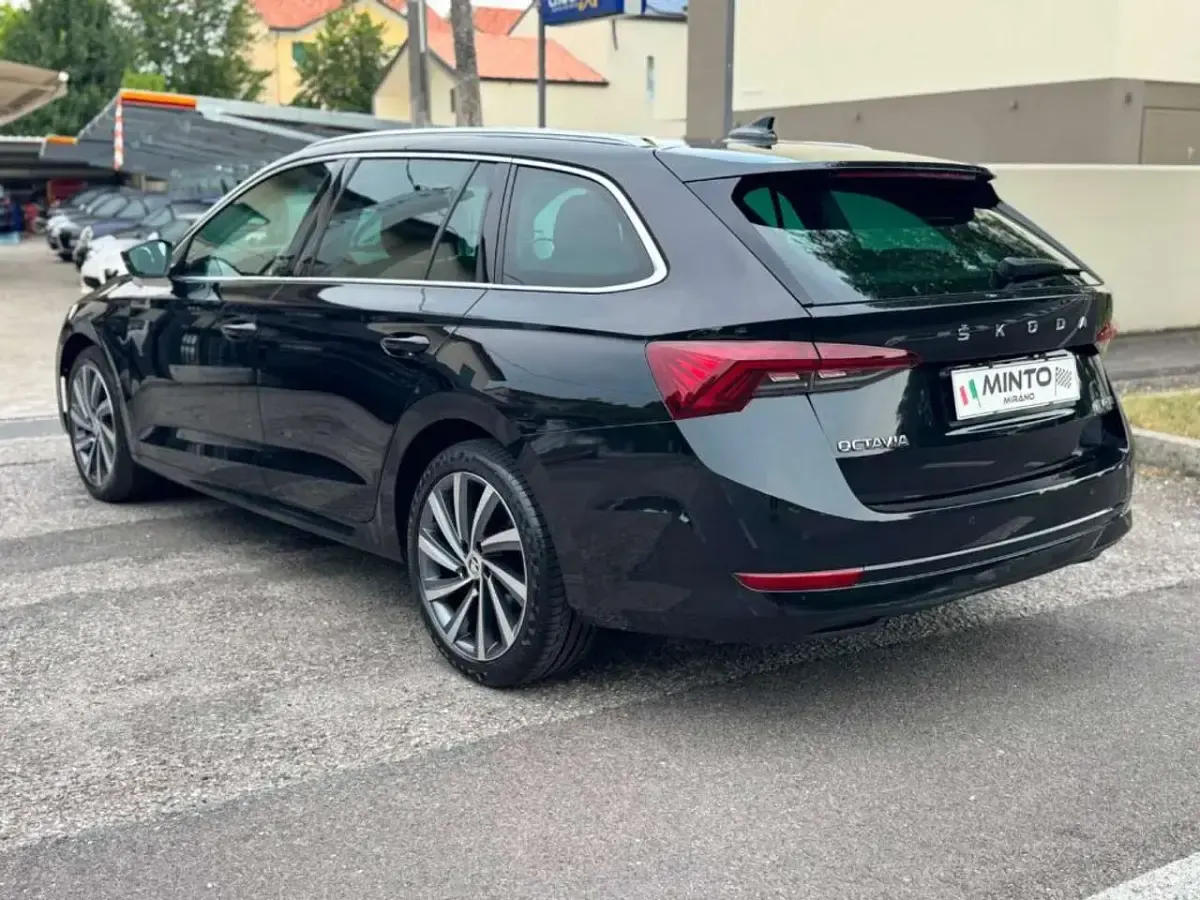 Usata Skoda Octavia SportLine 150 CV (110 kW) 2022 Nero Station wagon