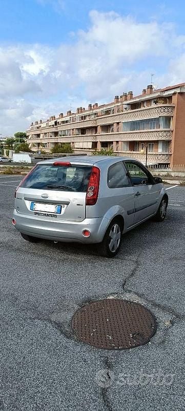 Usata Ford Fiesta 2006 Grigio Berlina