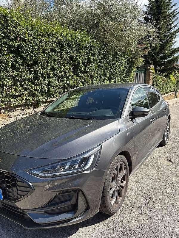 Grigio Usata 2024 Ford Focus ST-Line Berlina | 22.700 € (Buon prezzo) - Immagine 1/4