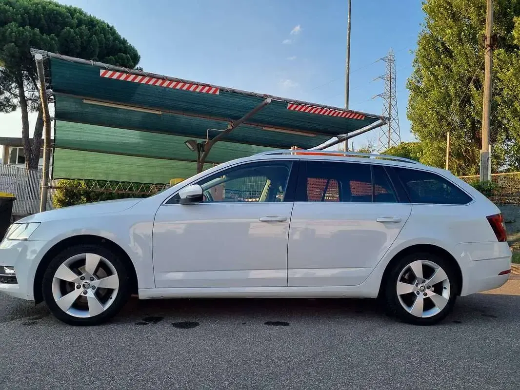 Usata Skoda Octavia G-TEC Style 131 CV (96 kW) 2020 Bianco Station wagon