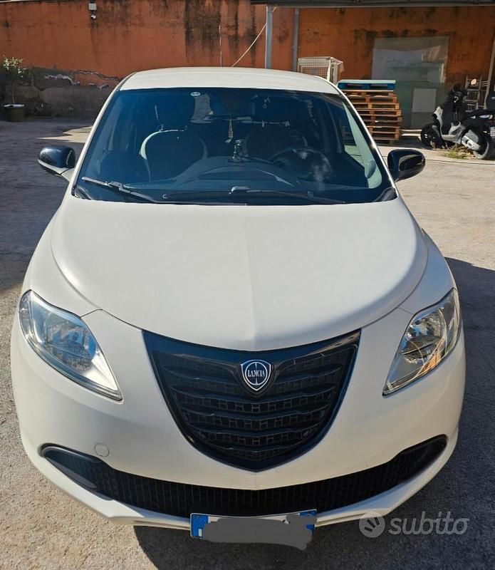 Usata Lancia Ypsilon 69 CV (50 kW) 2015 Utilitaria