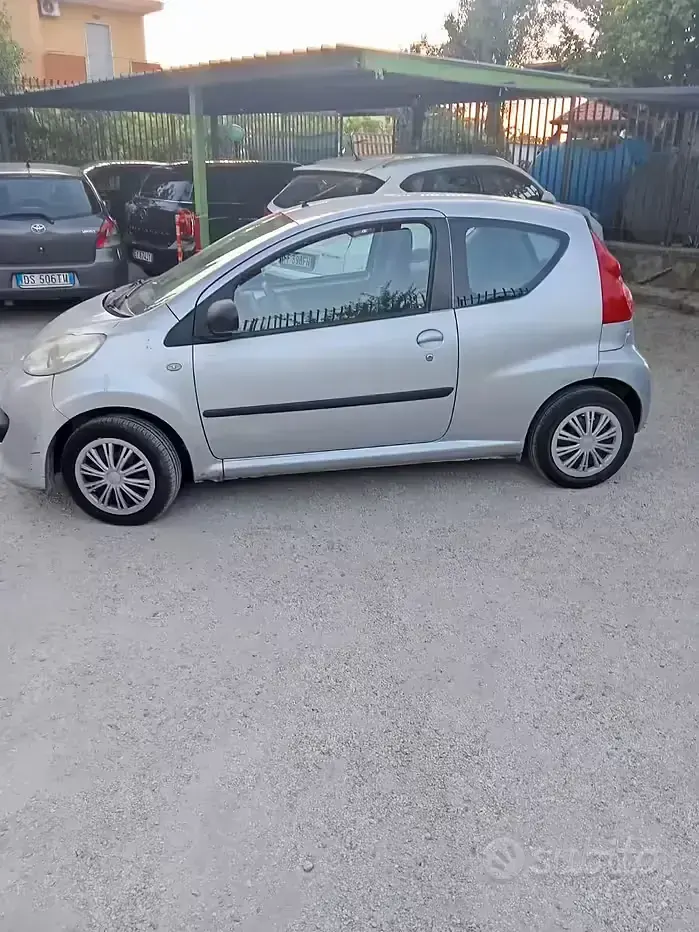 Usata Peugeot 107 68 CV (50 kW) 2006 Utilitaria