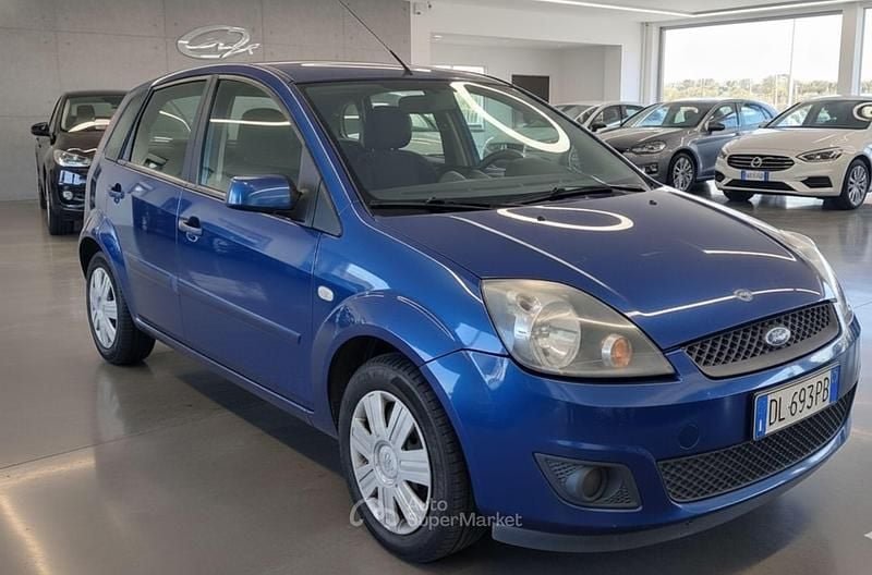 Usata Ford Fiesta 68 CV (50 kW) 2008 Blu Berlina