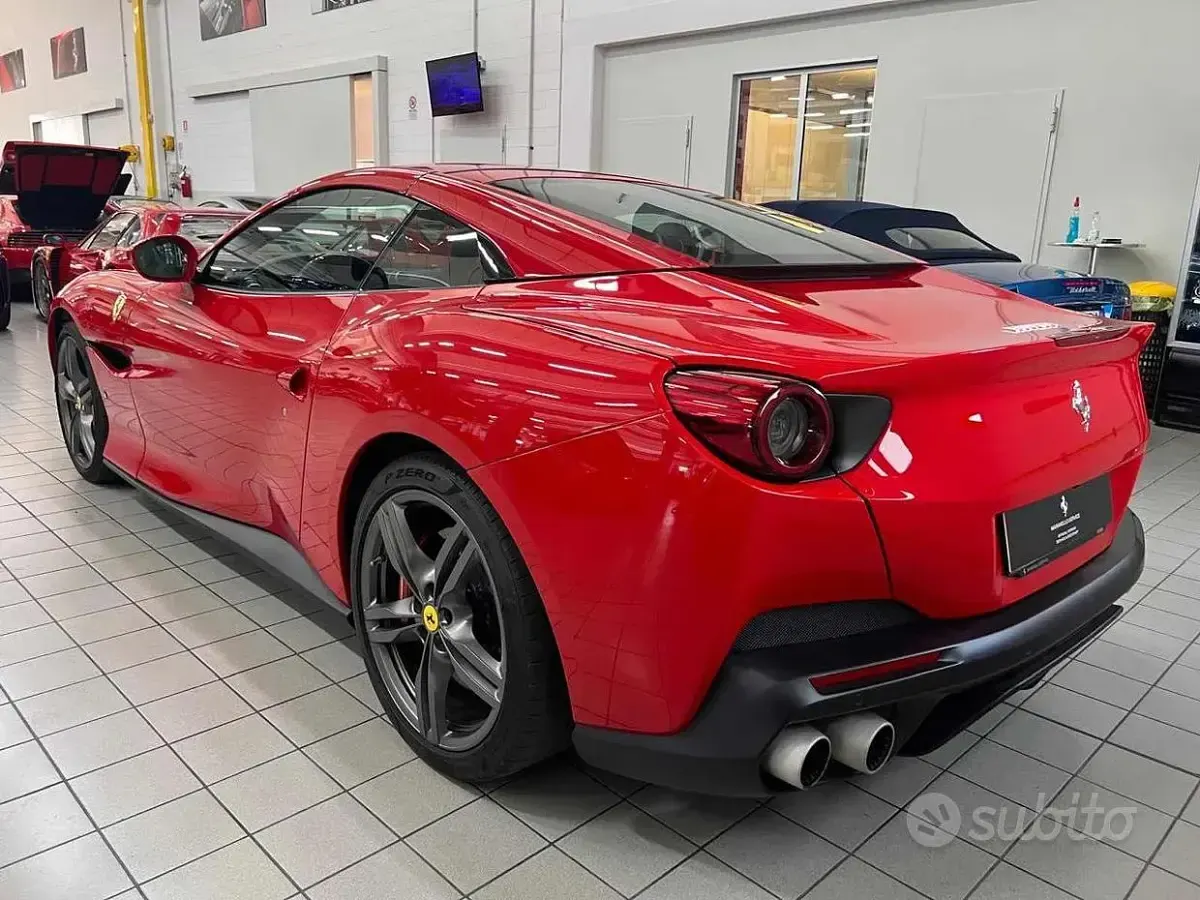 Usata Ferrari Portofino 600 CV (441 kW) 2019 Rosso Cabrio