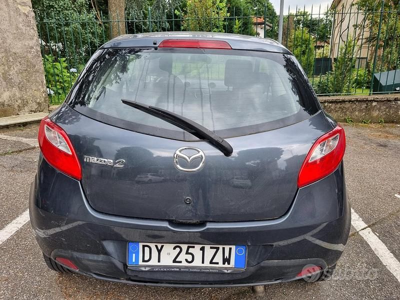Usata Mazda 2 68 CV (50 kW) 2009 Grigio Utilitaria