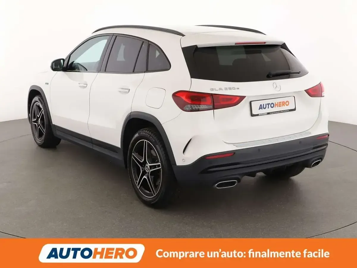 Usado Mercedes GLA250 AMG line 218 CV (160 kW) 2021 Blanco SUV