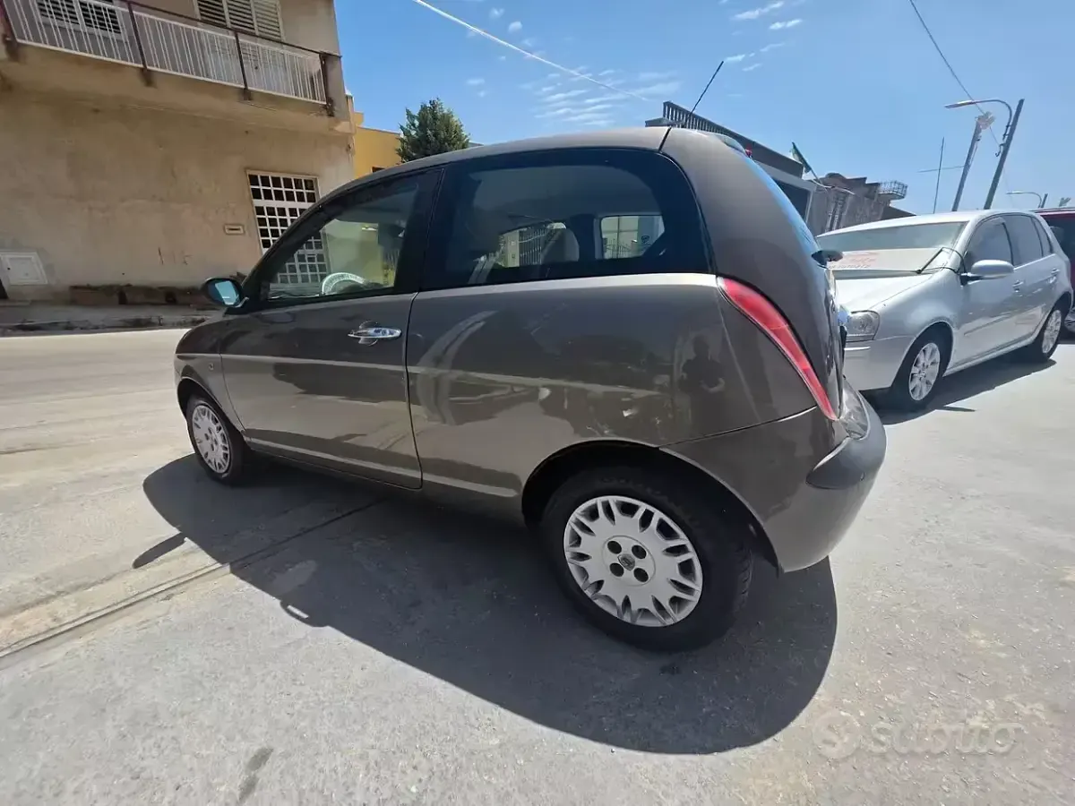 Usata Lancia Ypsilon 69 CV (50 kW) 2005 Beige Utilitaria