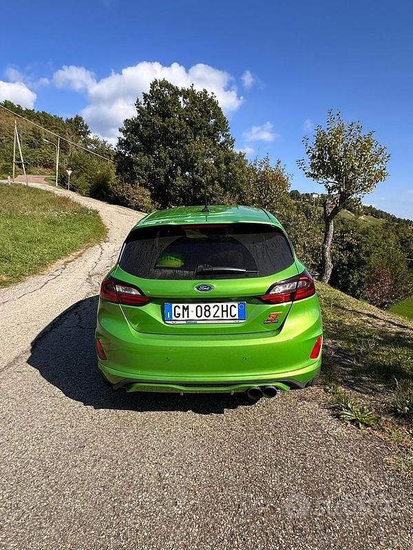 Usata Ford Fiesta ST 200 CV (147 kW) 2023 Verde Utilitaria