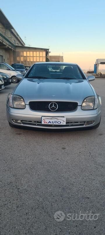 Usata Mercedes SLK200 193 CV (141 kW) 1999 Argento Cabrio