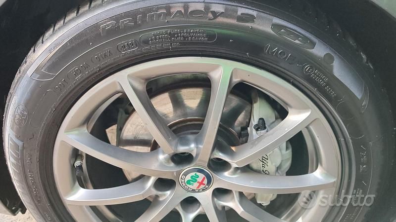 Usata Alfa Romeo Giulia 150 CV (110 kW) 2016 Grigio Berlina