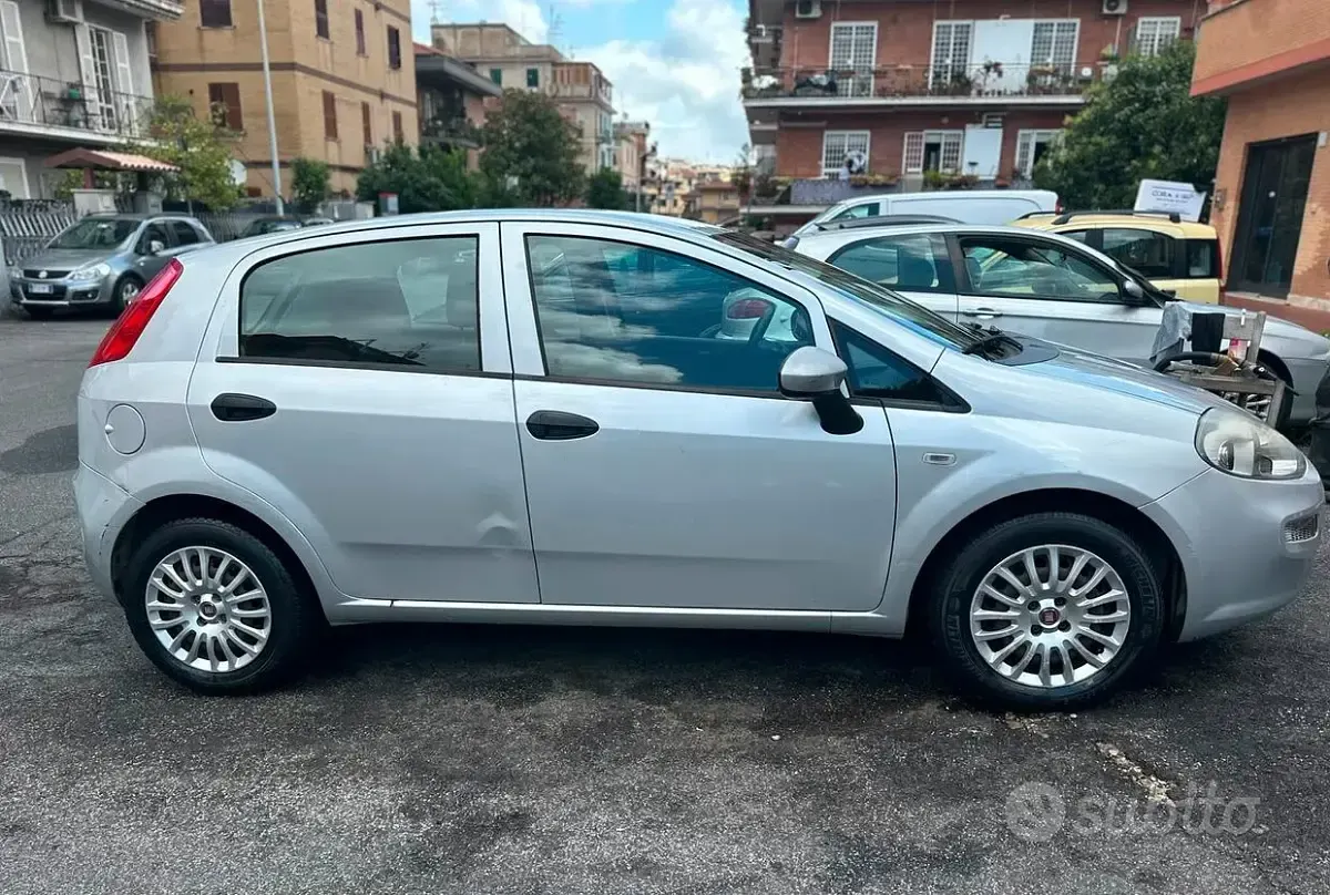 Usata Fiat Punto 69 CV (50 kW) 2015 Grigio Utilitaria